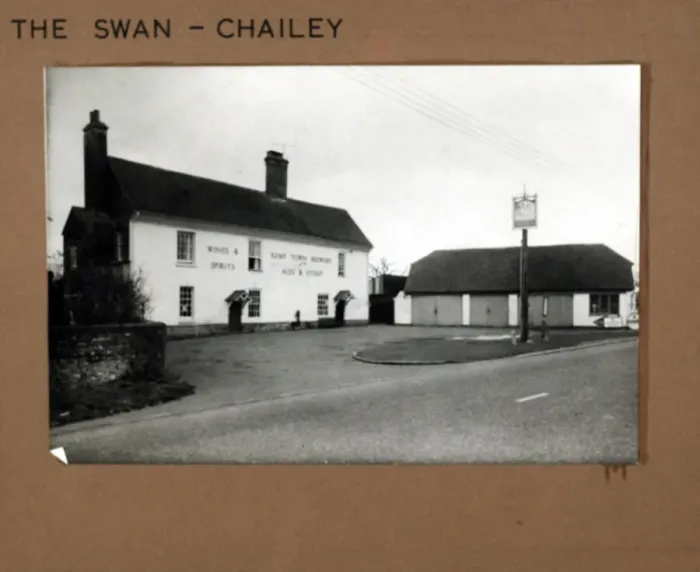 Framed Print : Photograph of Swan PH, Chailey, Sussex Framed Print : Photograph of Swan PH, Chailey, Sussex