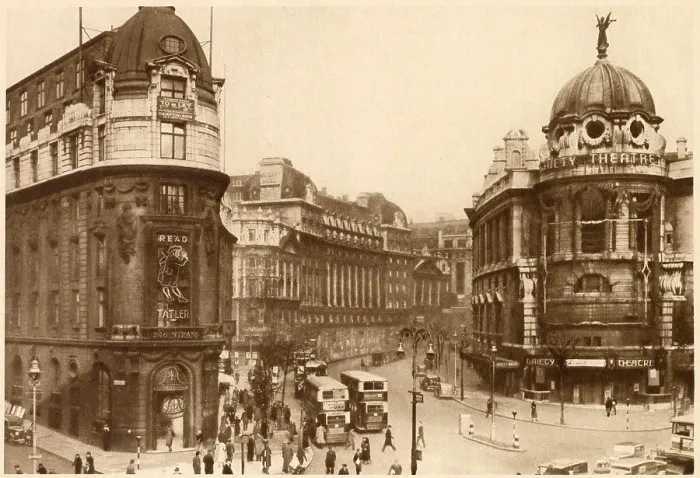 Framed Print : Photograph taken by the corner of the Strand and the Aldwych. Showing Inveresk House, (on the left), formerly known as Borthwick House when it held the offices of the Morning Post, became, in 1928 Framed Print : Photograph taken by the corner of the Strand and the Aldwych. Showing Inveresk House, (on the left), formerly known as Borthwick House when it held the offices of the Morning Post, became, in 1928
