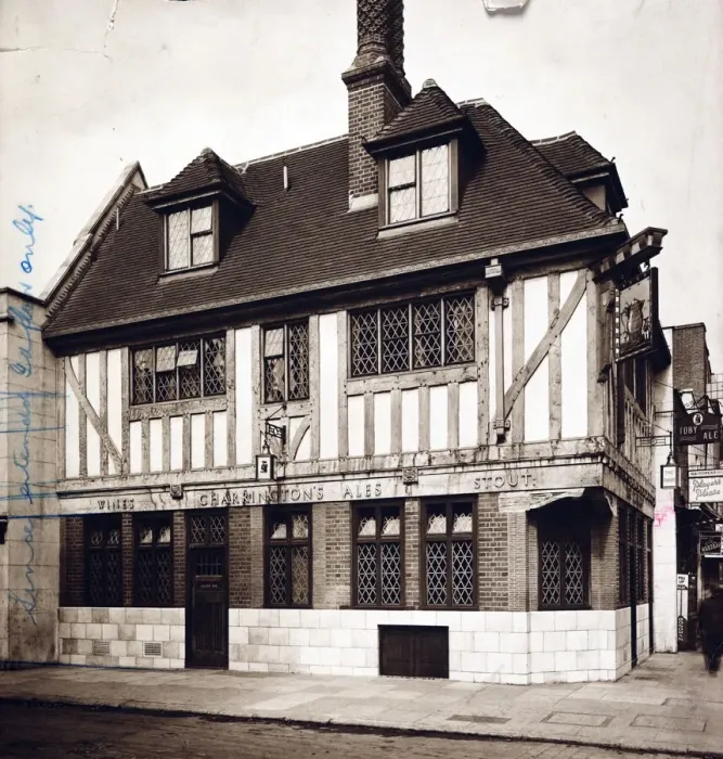 Framed Print : Photograph of Tankard PH, Walworth, London Framed Print : Photograph of Tankard PH, Walworth, London