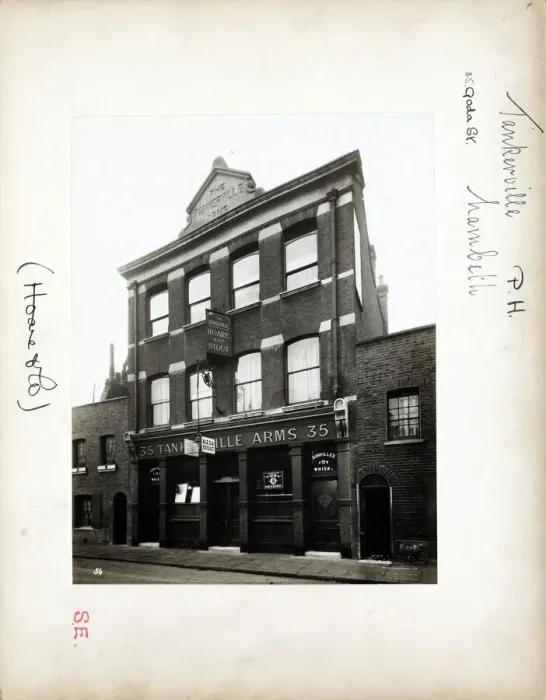 Framed Print : Photograph of Tankerville Arms, Lambeth, London Framed Print : Photograph of Tankerville Arms, Lambeth, London
