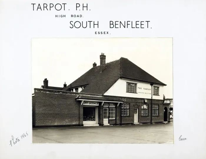 Framed Print : Photograph of Tarpot PH, South Benfleet, Essex Framed Print : Photograph of Tarpot PH, South Benfleet, Essex