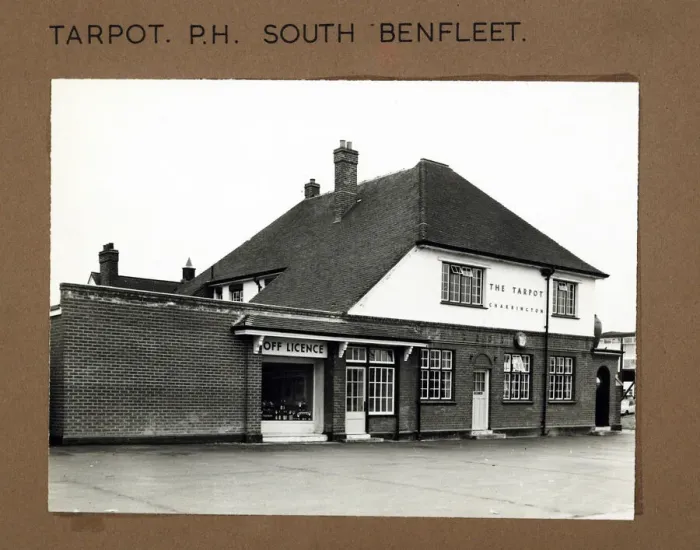 Framed Print : Photograph of Tarpot PH, South Benfleet, Essex Framed Print : Photograph of Tarpot PH, South Benfleet, Essex
