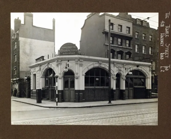 Framed Print : Photograph of Temple Street Tap PH, Hackney, London Framed Print : Photograph of Temple Street Tap PH, Hackney, London