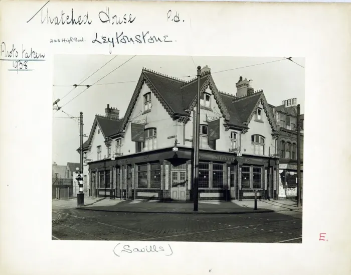Framed Print : Photograph of Thatched House PH, Leytonstone, London Framed Print : Photograph of Thatched House PH, Leytonstone, London