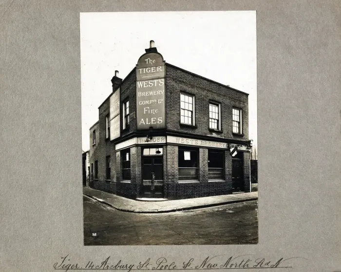 Framed Print : Photograph of Tiger PH, Hoxton, London Framed Print : Photograph of Tiger PH, Hoxton, London