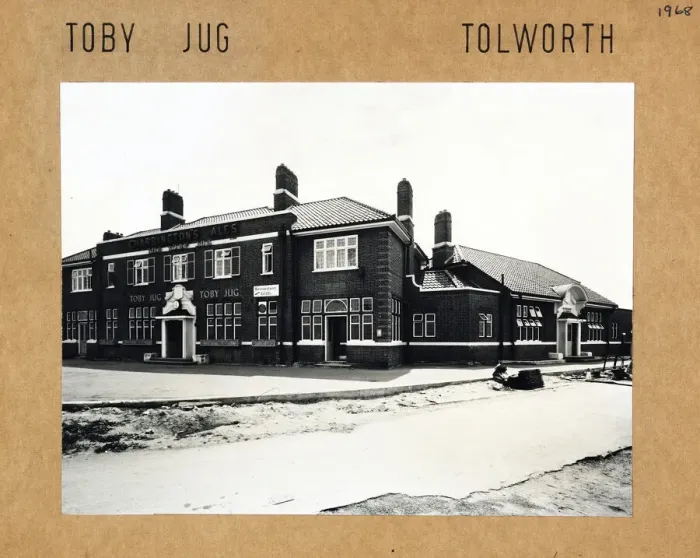 Framed Print : Photograph of Toby Jug PH, Tolworth, Greater London Framed Print : Photograph of Toby Jug PH, Tolworth, Greater London