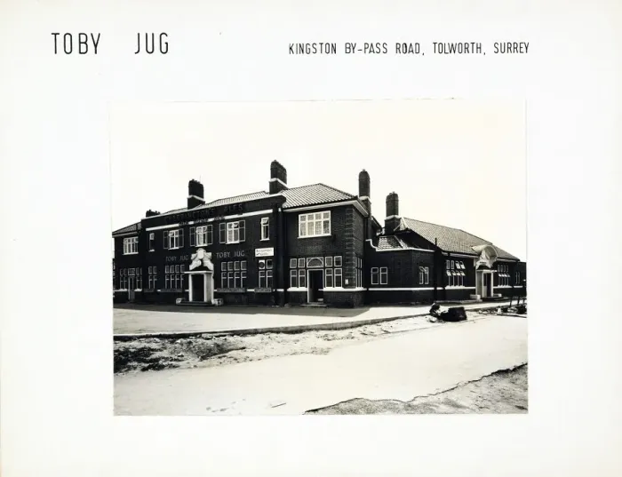 Framed Print : Photograph of Toby Jug PH, Tolworth, Greater London Framed Print : Photograph of Toby Jug PH, Tolworth, Greater London