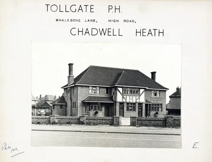 Framed Print : Photograph of Tollgate PH, Chadwell Heath, Greater London Framed Print : Photograph of Tollgate PH, Chadwell Heath, Greater London