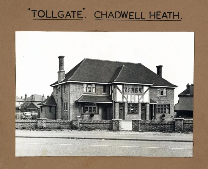 Framed Print : Photograph of Tollgate PH, Chadwell Heath, Greater London Framed Print : Photograph of Tollgate PH, Chadwell Heath, Greater London