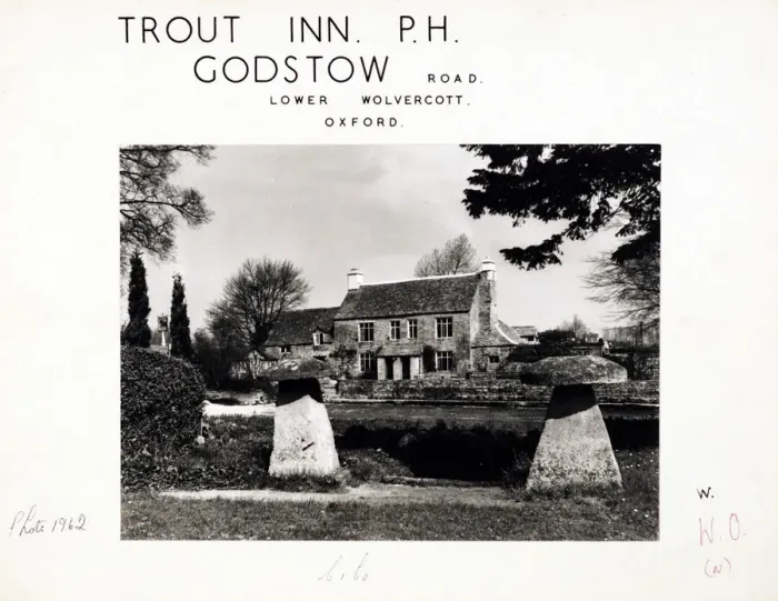 Framed Print : Photograph of Trout Inn, Lower Wolvercott, Oxfordshire Framed Print : Photograph of Trout Inn, Lower Wolvercott, Oxfordshire