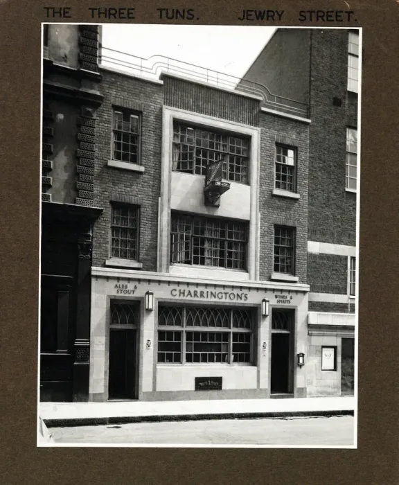 Framed Print : Photograph of Three Tuns PH, Aldgate, London Framed Print : Photograph of Three Tuns PH, Aldgate, London