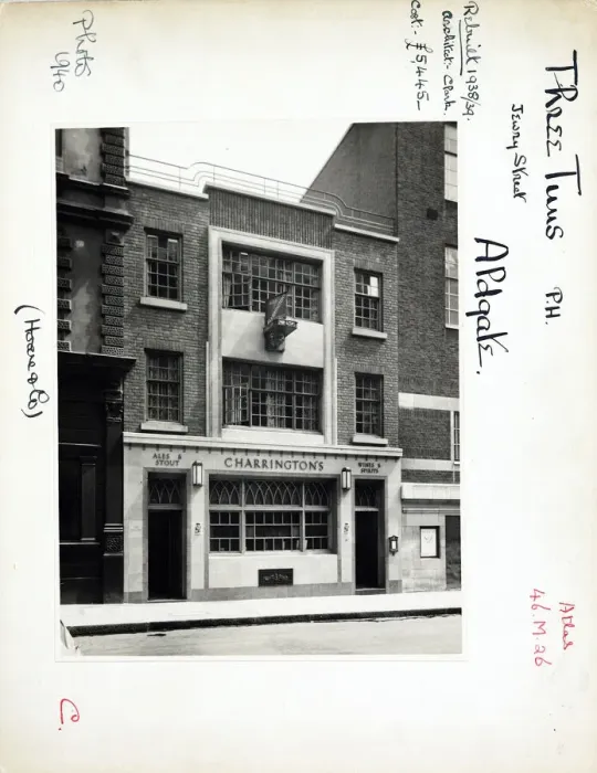 Framed Print : Photograph of Three Tuns PH, Aldgate, London Framed Print : Photograph of Three Tuns PH, Aldgate, London