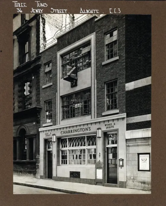 Framed Print : Photograph of Three Tuns PH, Aldgate, London Framed Print : Photograph of Three Tuns PH, Aldgate, London