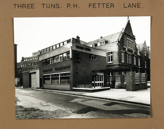 Framed Print : Photograph of Three Tuns PH, Fetter Lane, London Framed Print : Photograph of Three Tuns PH, Fetter Lane, London