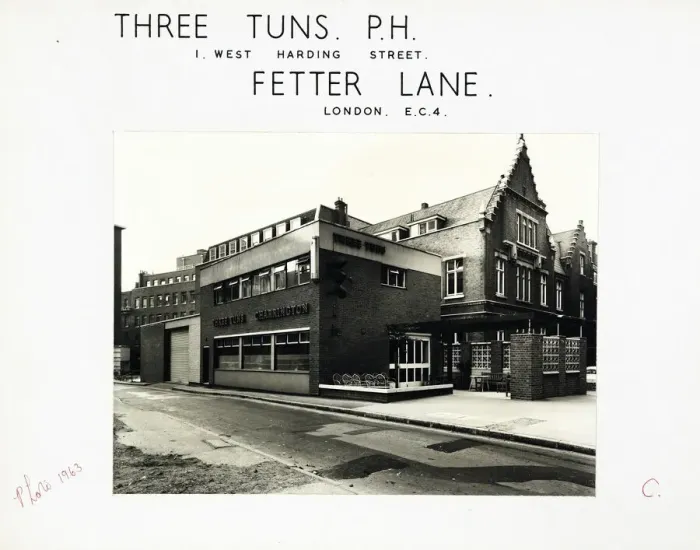 Framed Print : Photograph of Three Tuns PH, Fetter Lane, London Framed Print : Photograph of Three Tuns PH, Fetter Lane, London