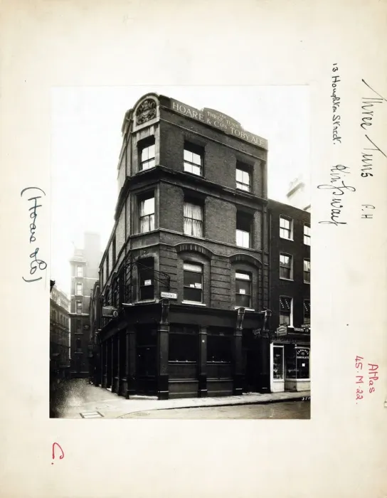 Framed Print : Photograph of Three Tuns PH, Kingsway, London Framed Print : Photograph of Three Tuns PH, Kingsway, London