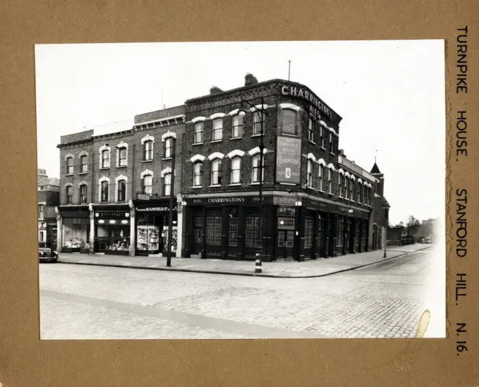 Framed Print : Photograph of Turnpike House PH, Stamford Hill, London Framed Print : Photograph of Turnpike House PH, Stamford Hill, London