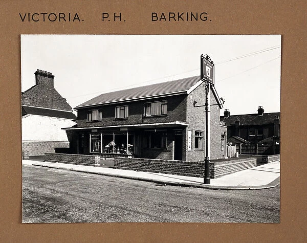 Photograph of Victoria PH, Barking, Essex
