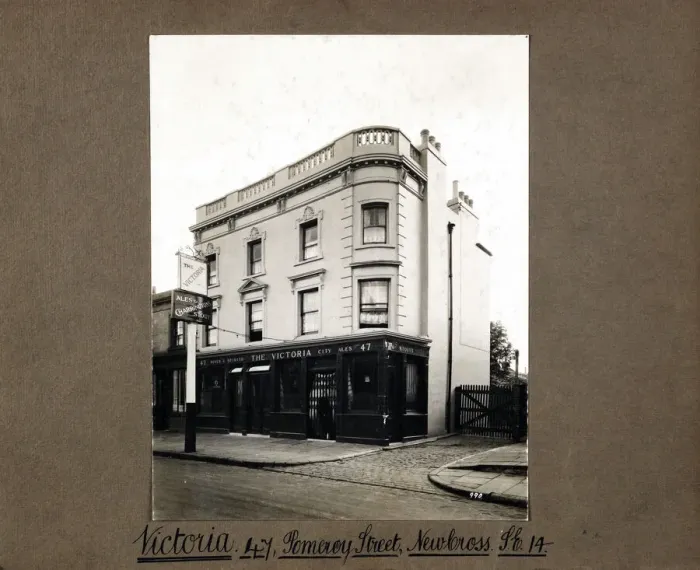 Framed Print : Photograph of Victoria PH, New Cross, London Framed Print : Photograph of Victoria PH, New Cross, London