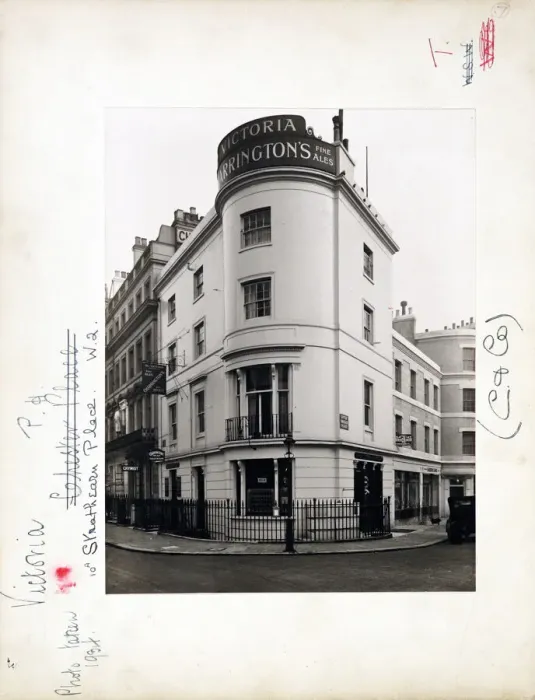Framed Print : Photograph of Victoria PH, Paddington, London Framed Print : Photograph of Victoria PH, Paddington, London