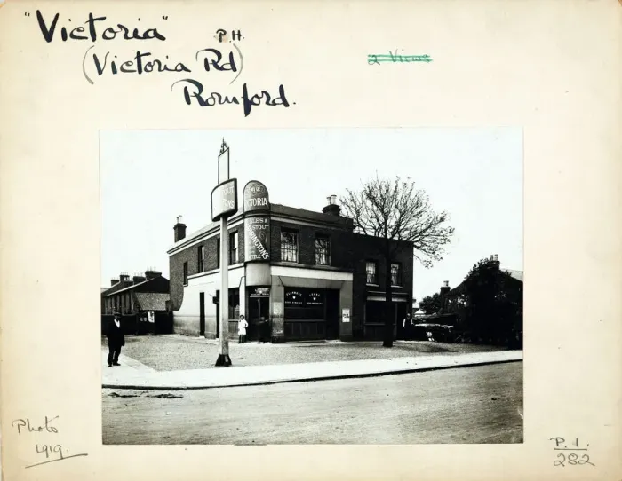 Framed Print : Photograph of Victoria PH, Romford, Essex Framed Print : Photograph of Victoria PH, Romford, Essex