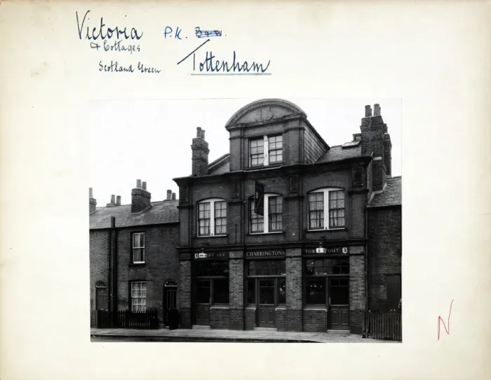 Framed Print : Photograph of Victoria PH, Tottenham, London Framed Print : Photograph of Victoria PH, Tottenham, London