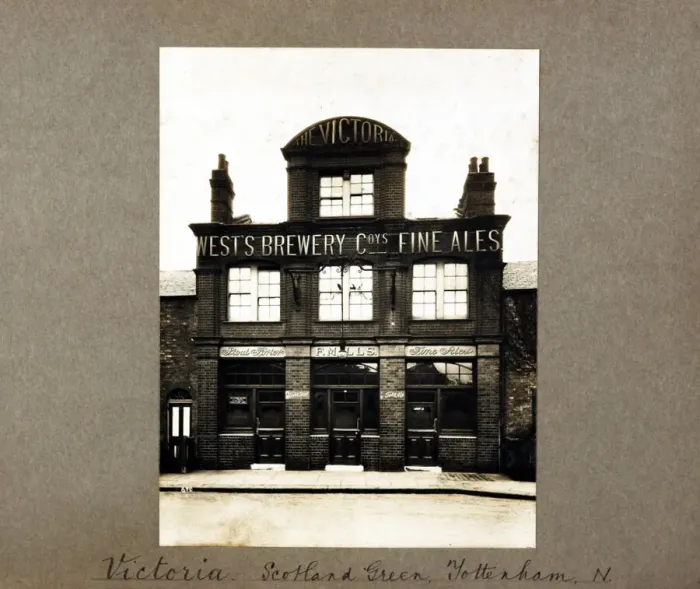 Framed Print : Photograph of Victoria PH, Tottenham, London Framed Print : Photograph of Victoria PH, Tottenham, London