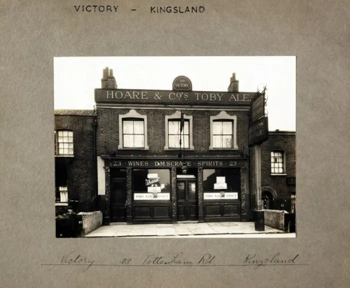 Framed Print : Photograph of Victory PH, Kingsland, London Framed Print : Photograph of Victory PH, Kingsland, London