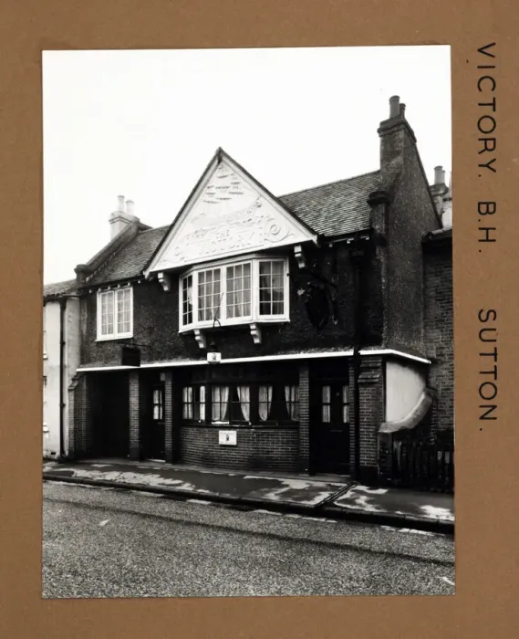 Framed Print : Photograph of Victory PH, Sutton, Surrey Framed Print : Photograph of Victory PH, Sutton, Surrey