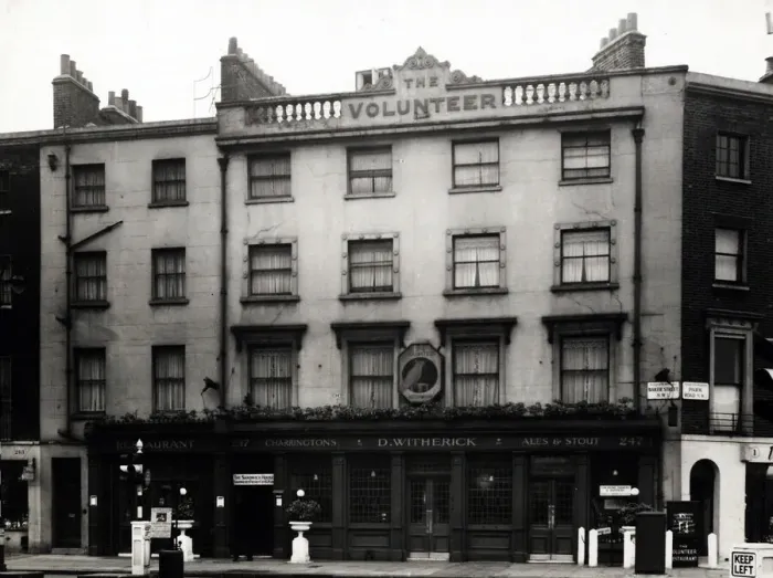 Framed Print : Photograph of Volunteer PH, Baker Street, London Framed Print : Photograph of Volunteer PH, Baker Street, London