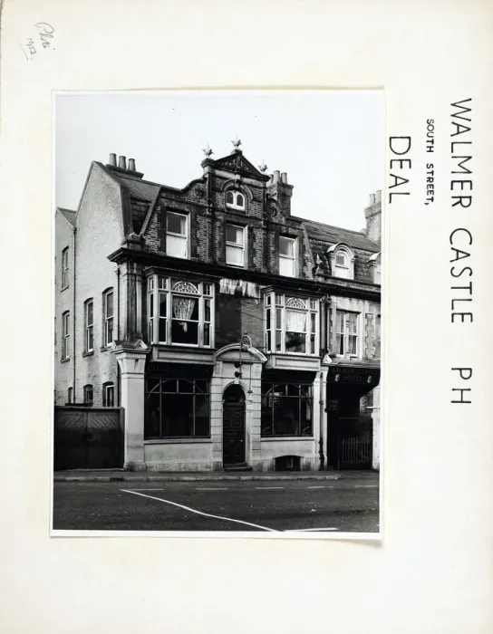 Framed Print : Photograph of Walmer Castle PH, Deal, Kent Framed Print : Photograph of Walmer Castle PH, Deal, Kent