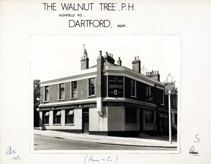 Framed Print : Photograph of Walnut Tree PH, Dartford, Kent Framed Print : Photograph of Walnut Tree PH, Dartford, Kent