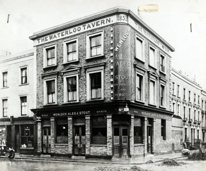 Framed Print : Photograph of Waterloo Tavern, Barnsbury, London Framed Print : Photograph of Waterloo Tavern, Barnsbury, London