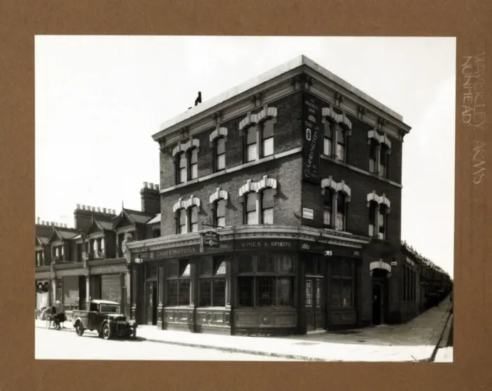 Framed Print : Photograph of Waverley Arms, Nunhead, London Framed Print : Photograph of Waverley Arms, Nunhead, London