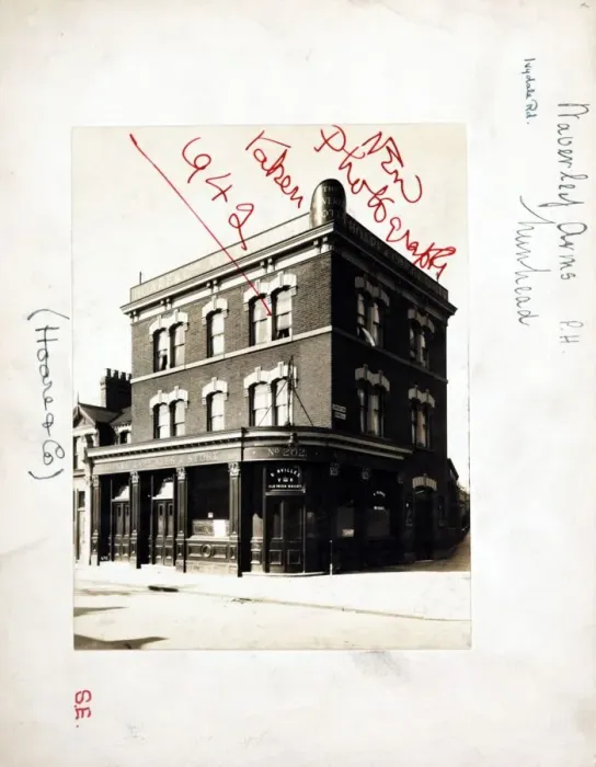 Framed Print : Photograph of Waverley Arms, Nunhead, London Framed Print : Photograph of Waverley Arms, Nunhead, London