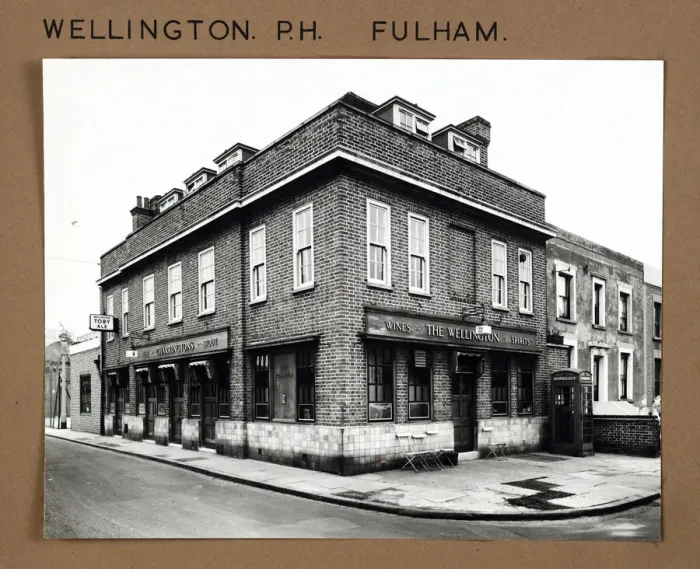 Framed Print : Photograph of Wellington PH, Fulham, London Framed Print : Photograph of Wellington PH, Fulham, London