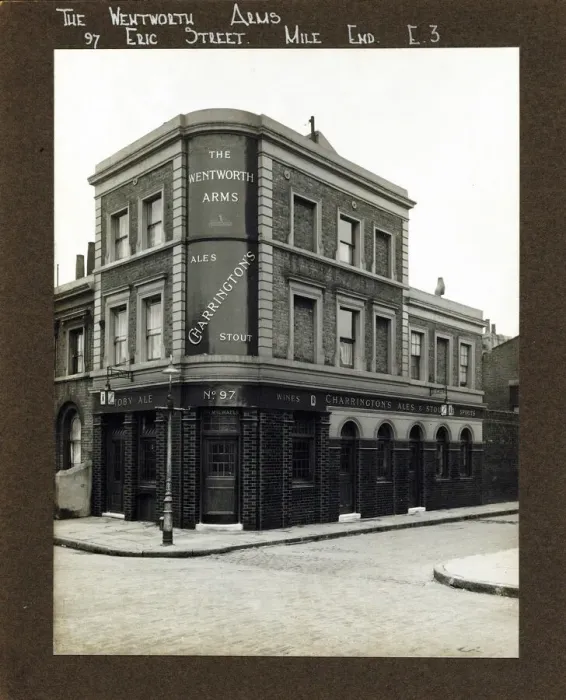 Framed Print : Photograph of Wentworth Arms, Mile End, London Framed Print : Photograph of Wentworth Arms, Mile End, London