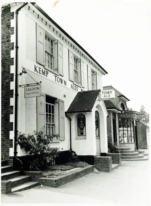 Framed Print : Photograph of Wheatsheaf PH, Cuckfield, Sussex Framed Print : Photograph of Wheatsheaf PH, Cuckfield, Sussex
