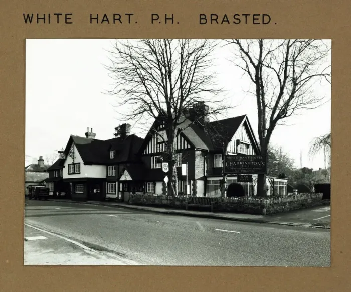 Framed Print : Photograph of White Hart Hotel, Brasted, Kent Framed Print : Photograph of White Hart Hotel, Brasted, Kent