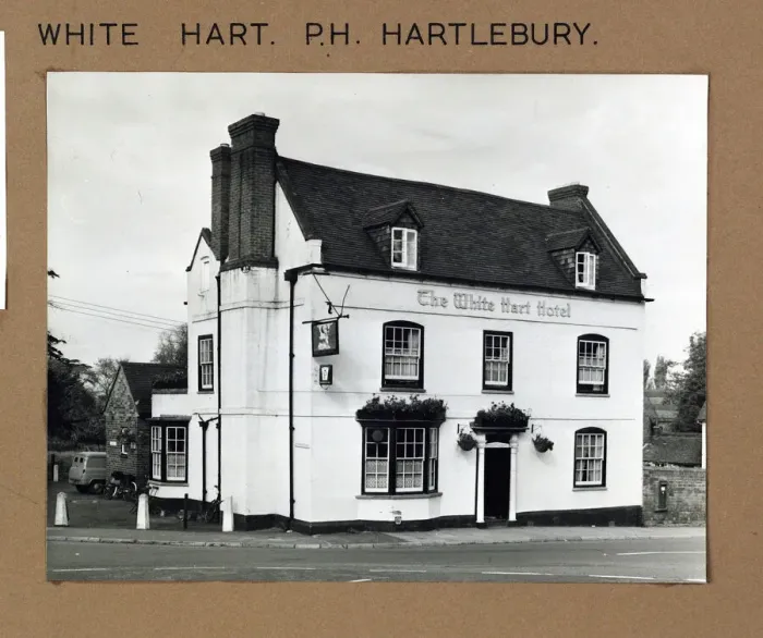 Framed Print : Photograph of White Hart Hotel, Hartlebury, Worcestershire