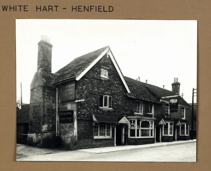 Framed Print : Photograph of White Hart Hotel, Henfield, Sussex Framed Print : Photograph of White Hart Hotel, Henfield, Sussex