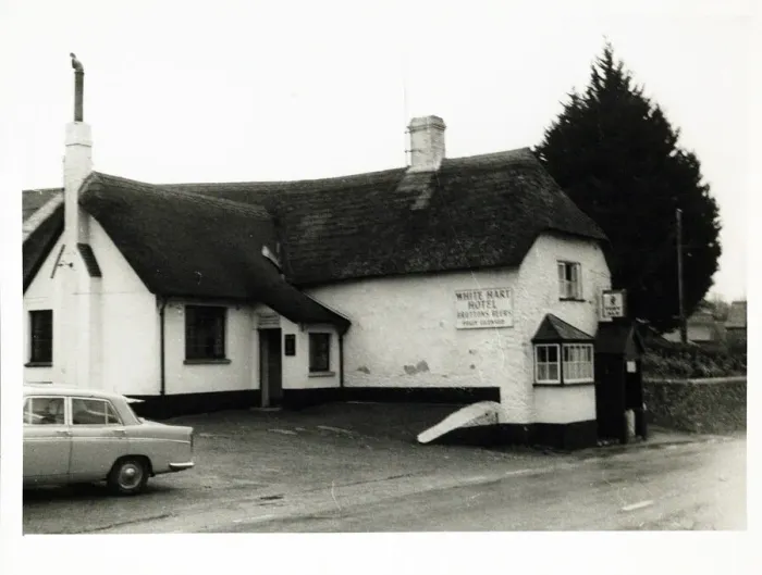 Framed Print : Photograph of White Hart Hotel, Honiton, Devon Framed Print : Photograph of White Hart Hotel, Honiton, Devon