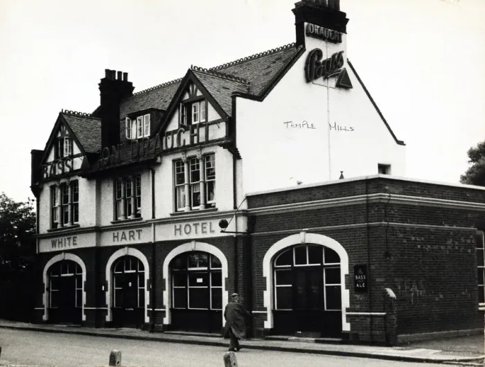 Framed Print : Photograph of White Hart Hotel, Leyton, London Framed Print : Photograph of White Hart Hotel, Leyton, London