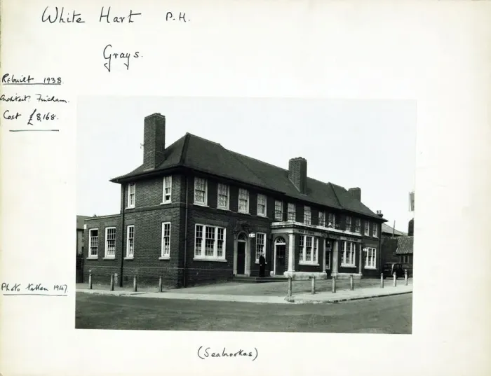 Framed Print : Photograph of White Hart PH, Grays (New), Essex Framed Print : Photograph of White Hart PH, Grays (New), Essex