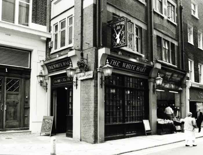 Framed Print : Photograph of White Hart PH, Holborn, London Framed Print : Photograph of White Hart PH, Holborn, London