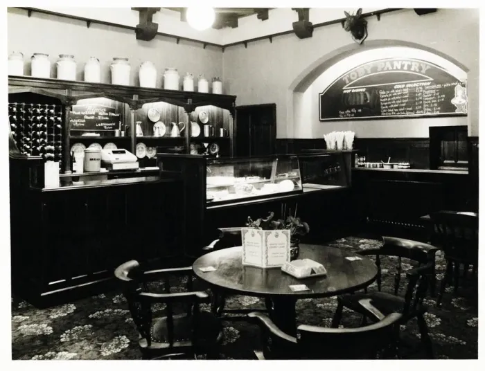 Framed Print : Photograph of White Hart PH, Holborn, London Framed Print : Photograph of White Hart PH, Holborn, London