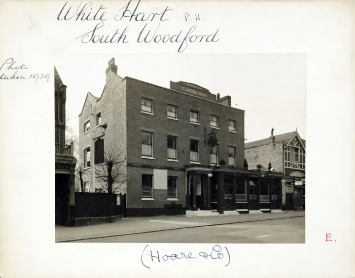 Framed Print : Photograph of White Hart PH, South Woodford, London Framed Print : Photograph of White Hart PH, South Woodford, London