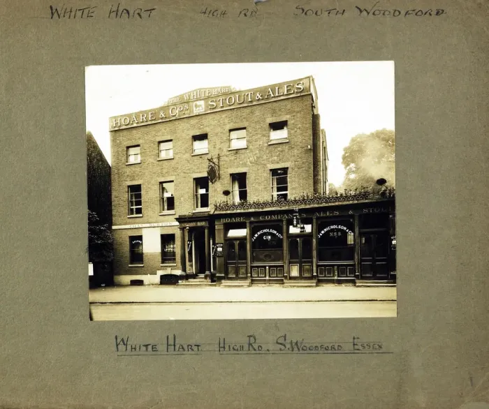 Framed Print : Photograph of White Hart PH, South Woodford, London Framed Print : Photograph of White Hart PH, South Woodford, London