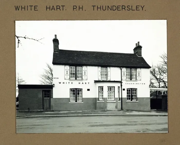 Framed Print : Photograph of White Hart PH, Thundersley, Essex Framed Print : Photograph of White Hart PH, Thundersley, Essex