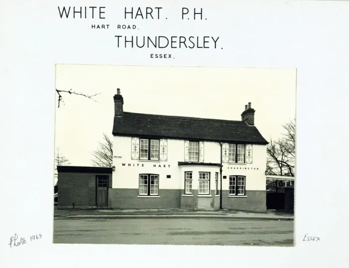 Framed Print : Photograph of White Hart PH, Thundersley, Essex Framed Print : Photograph of White Hart PH, Thundersley, Essex
